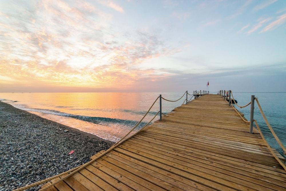 Labada Beach Hotel Çamyuva Exteriör bild