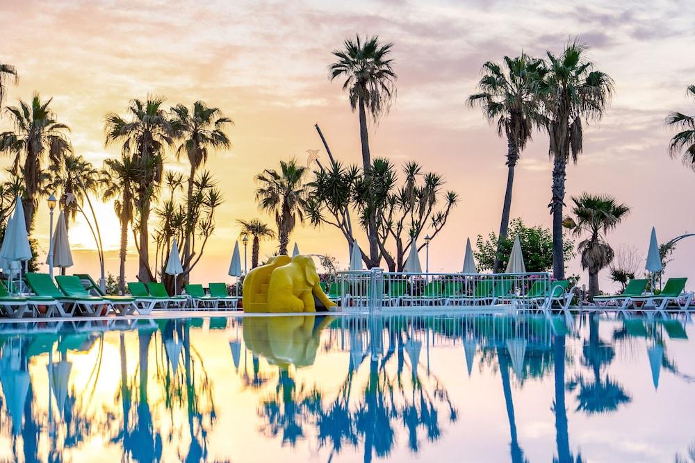 Labada Beach Hotel Çamyuva Exteriör bild